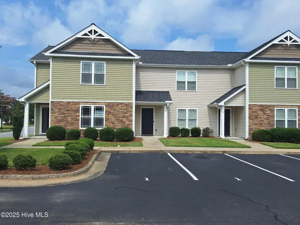 $1,600 | 4105 Kittrell Farms Drive, Unit C1, Greenville, NC 27858