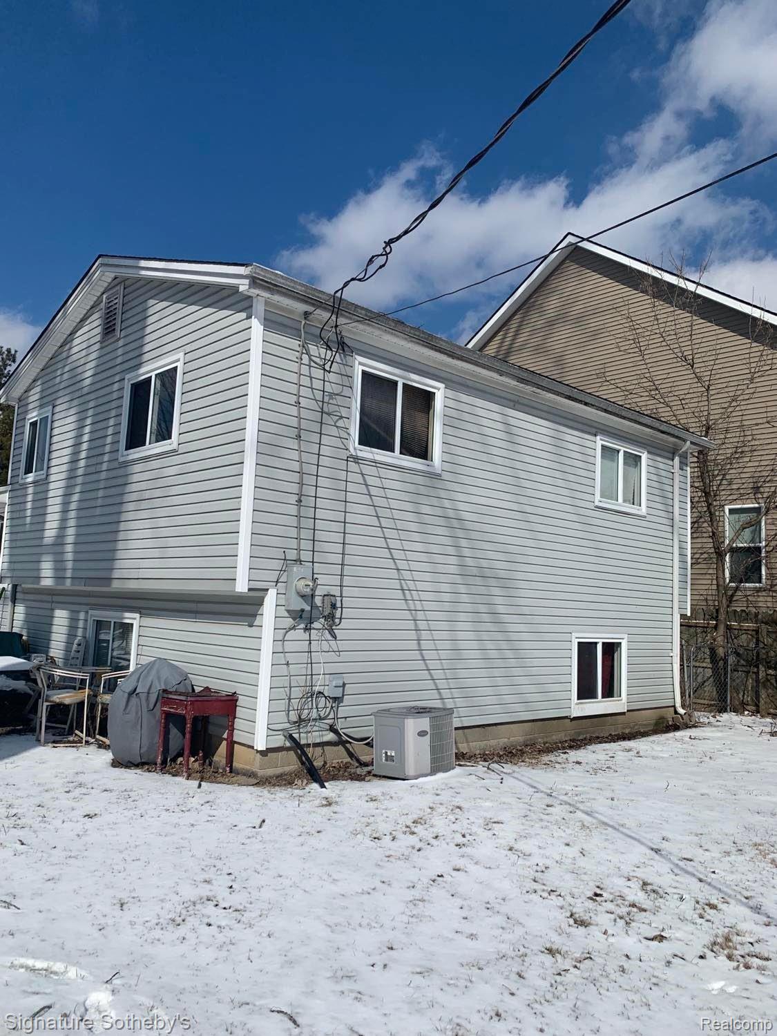 4005 Elmhurst Road Waterford, MI 48328 - Photo 14 of 15 275135568_715055776324576_1029045695951102384_n.jpg