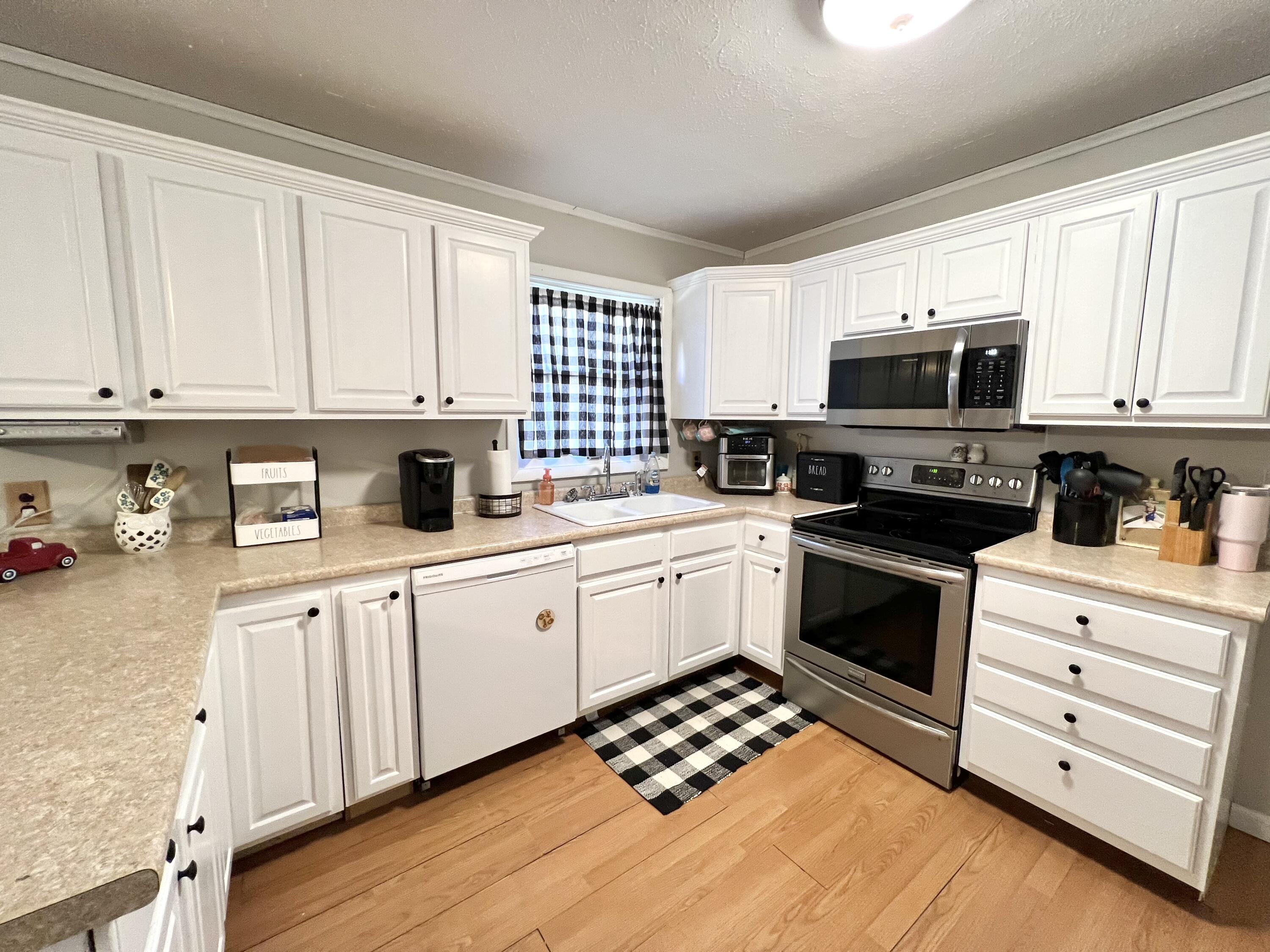 36447 Wilderness Road Jonesville, VA 24263 - Photo 5 of 31 2A6B888D-3E1E-48BE-AEF6-FA3904A3B51A