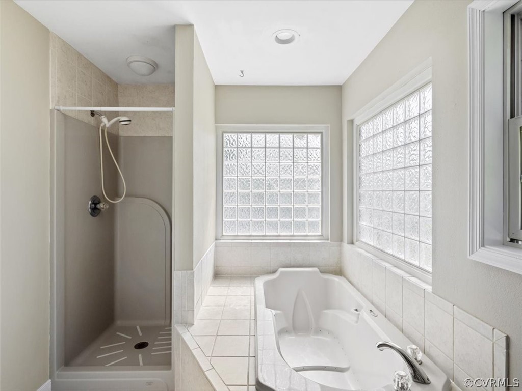 2249 Lakeview Drive Powhatan, VA 23139 - Photo 14 of 38 a bathroom with a tub shower and a sink