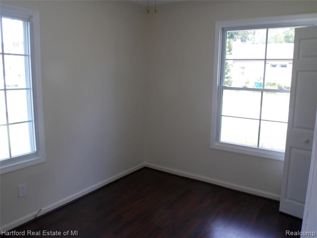 21235 Rensselaer Street Farmington Hills, MI 48336 - Photo 12 of 17