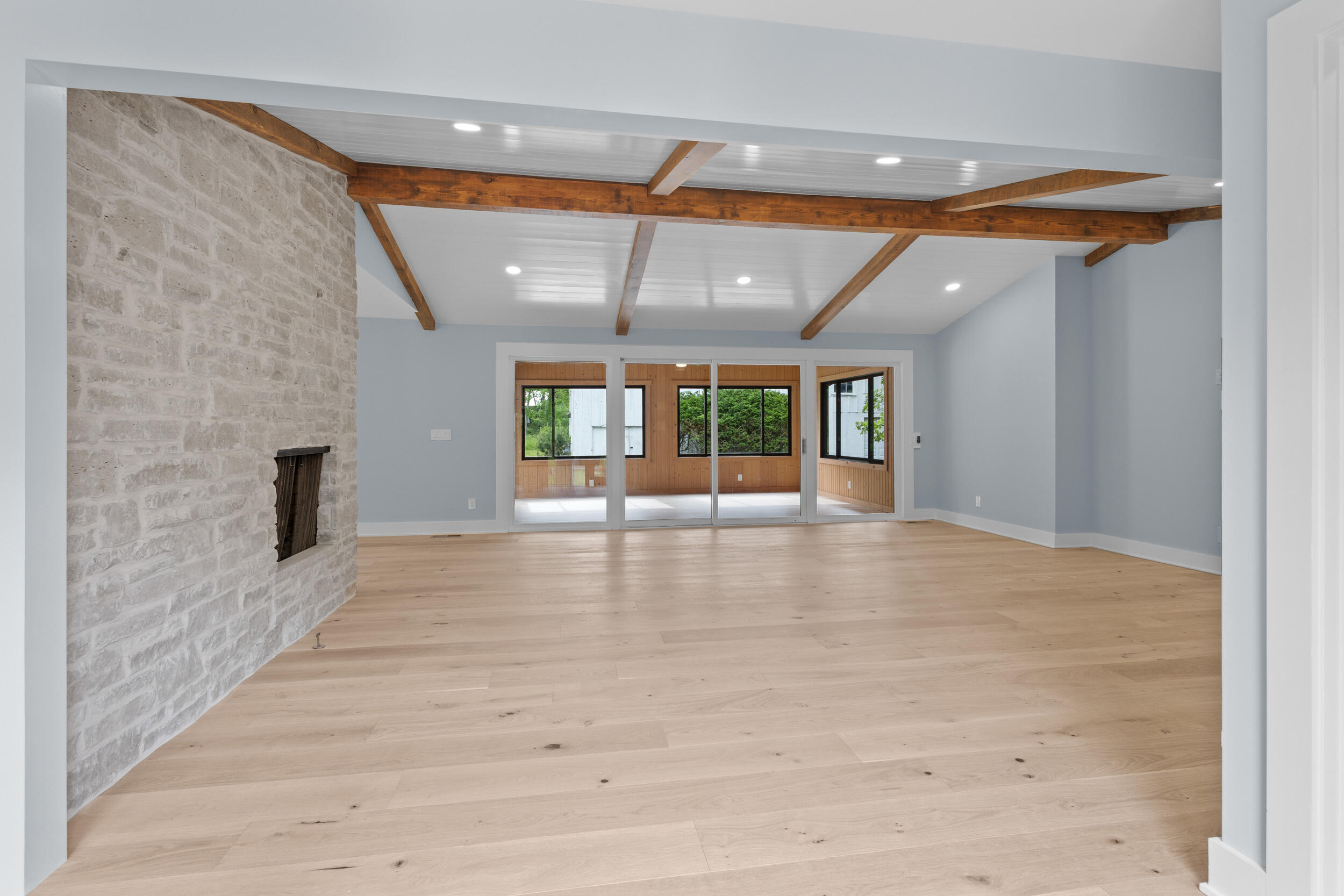 986 Indian Hills Road Fontana, WI 53125 - Photo 11 of 108 Living Room