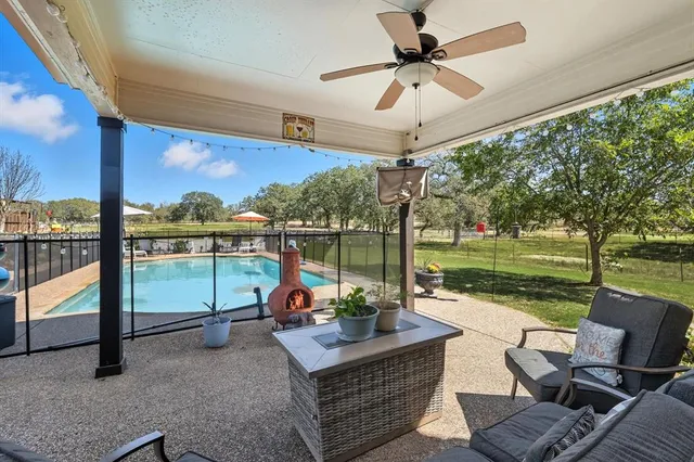 $800,000 | 4011 East Bankhead Highway, Hudson Oaks, TX 76087