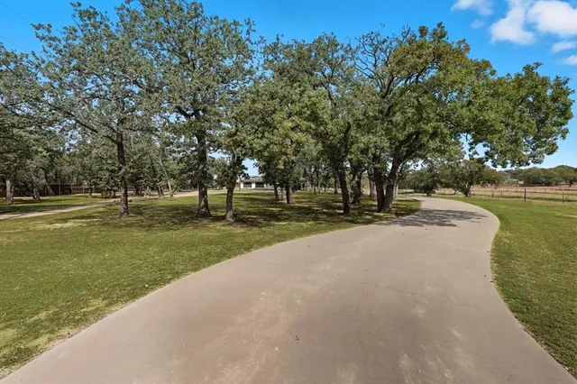 $800,000 | 4011 East Bankhead Highway, Hudson Oaks, TX 76087
