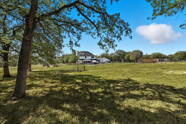 $800,000 | 4011 East Bankhead Highway, Hudson Oaks, TX 76087