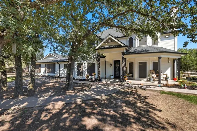 $800,000 | 4011 East Bankhead Highway, Hudson Oaks, TX 76087