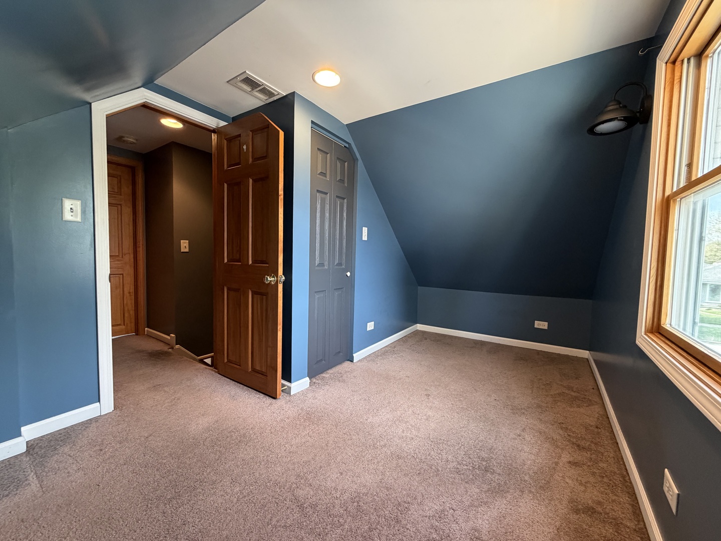 7841 45th Place Lyons, IL 60534 - Photo 18 of 23 an empty room with windows