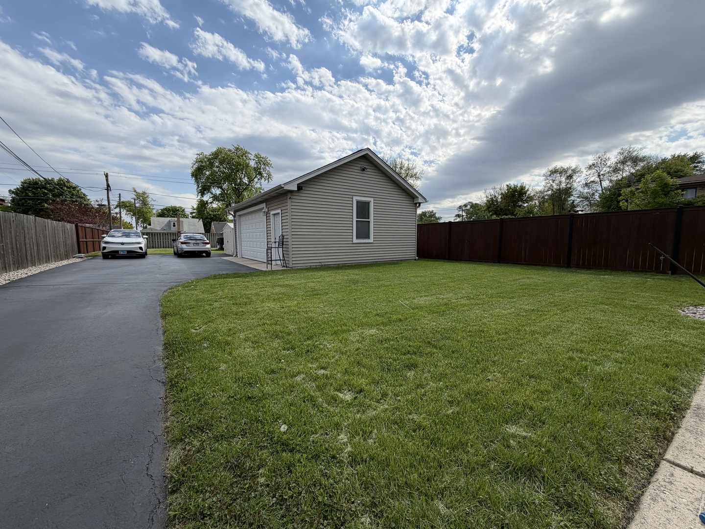7841 45th Place Lyons, IL 60534 - Photo 23 of 23 a house view with a garden space