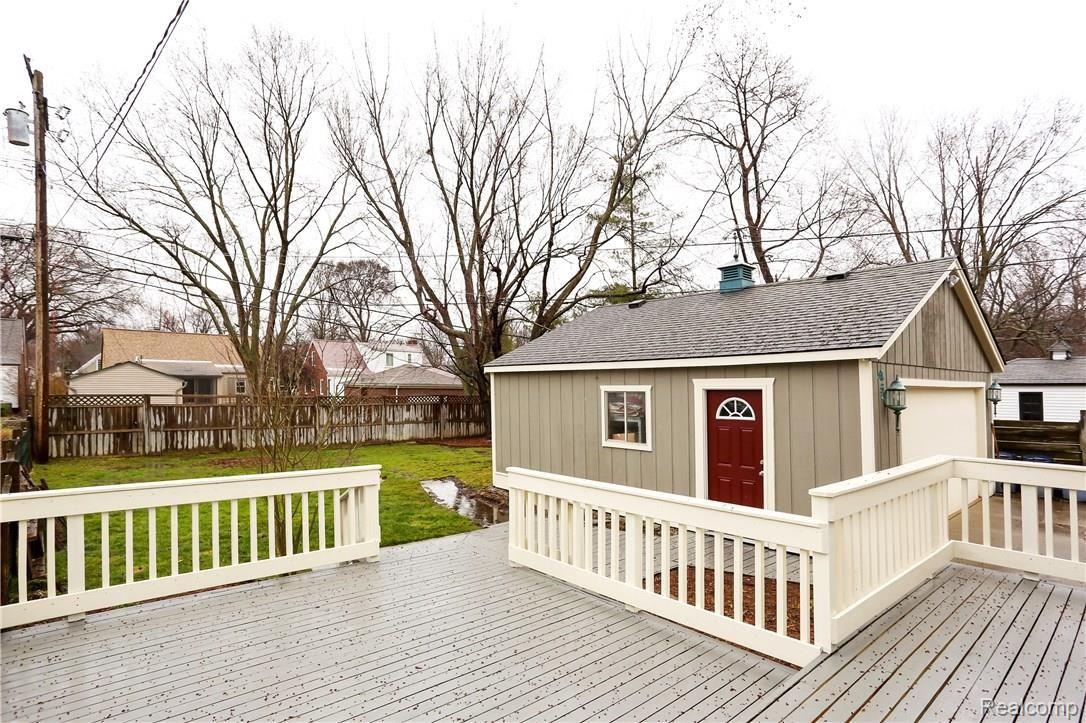 2245 Manchester Road Birmingham, MI 48009 - Photo 5 of 26 Manchester-42.jpg