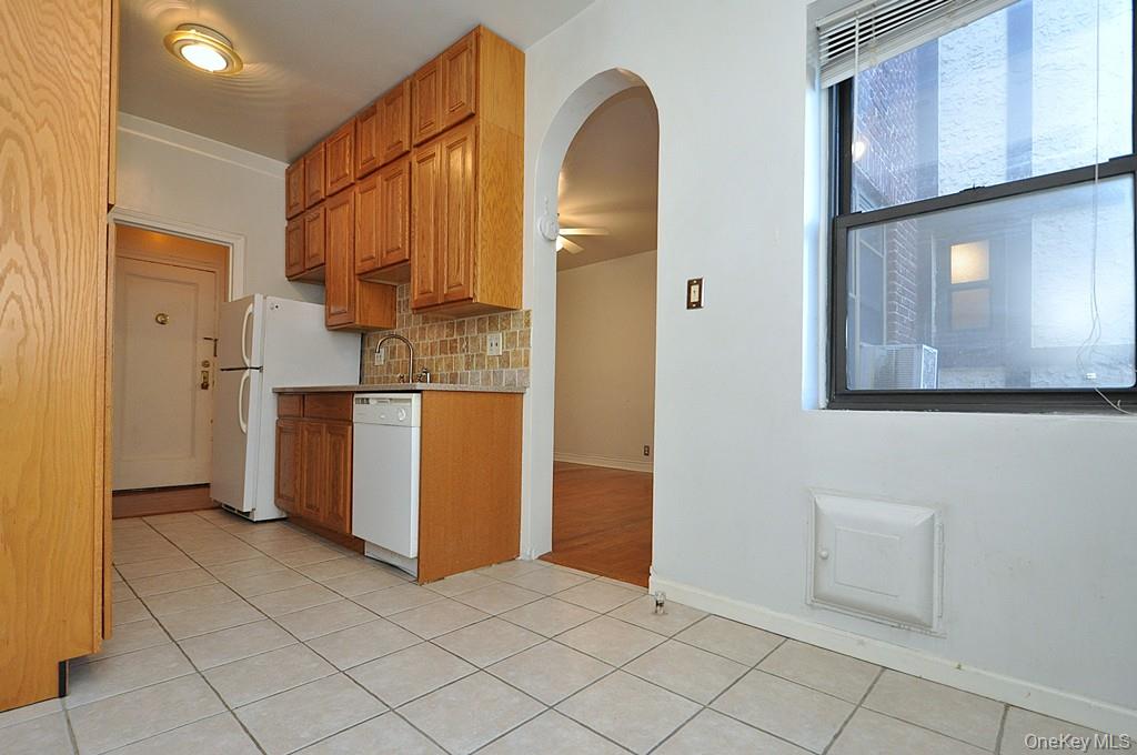 120 Stonelea Place, Unit 3M New Rochelle, NY 10801 - Photo 16 of 39