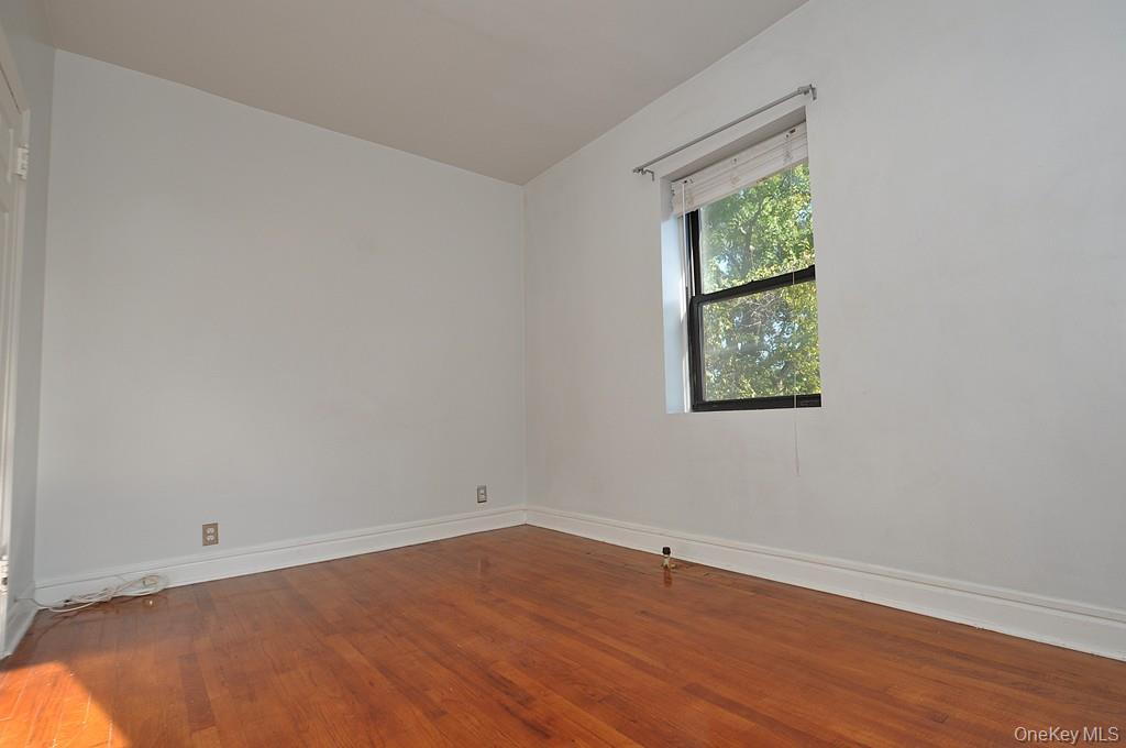 120 Stonelea Place, Unit 3M New Rochelle, NY 10801 - Photo 33 of 39 an empty room with a window