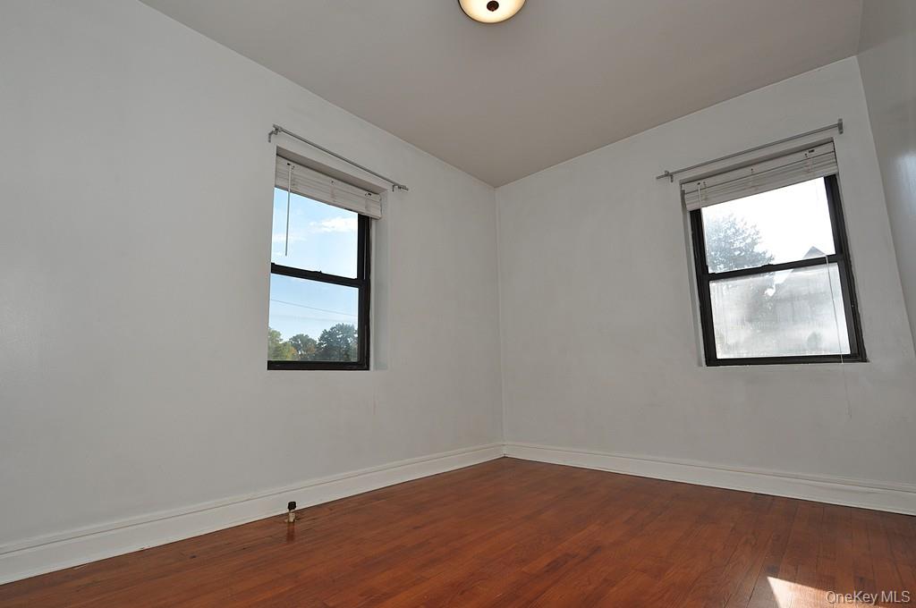 120 Stonelea Place, Unit 3M New Rochelle, NY 10801 - Photo 34 of 39 an empty room with a window