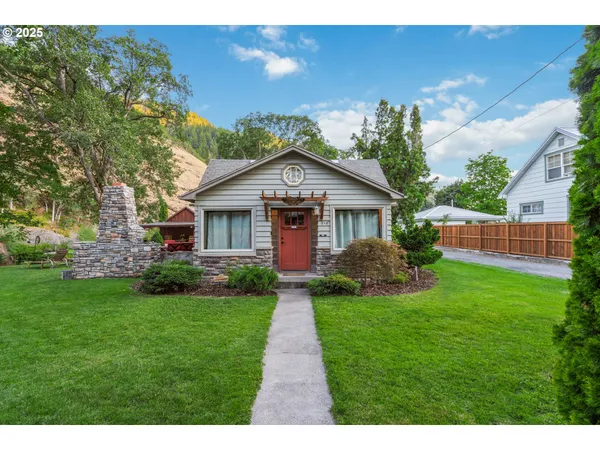 $749,000 | 218 2nd Street, Klickitat, WA 98628