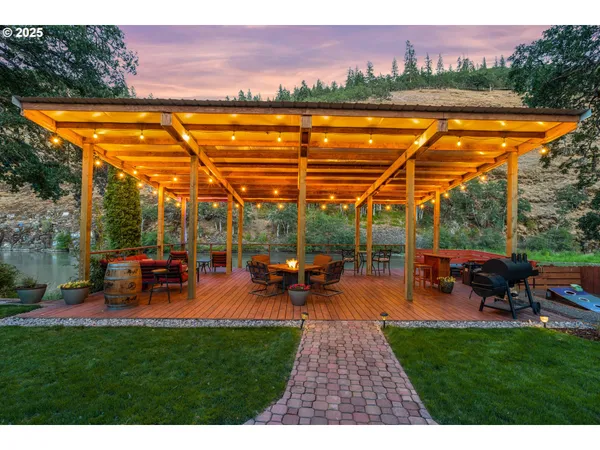 $749,000 | 218 2nd Street, Klickitat, WA 98628