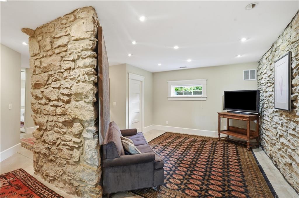 4708 Rockhill Road Kansas City, MO 64110 - Photo 22 of 48