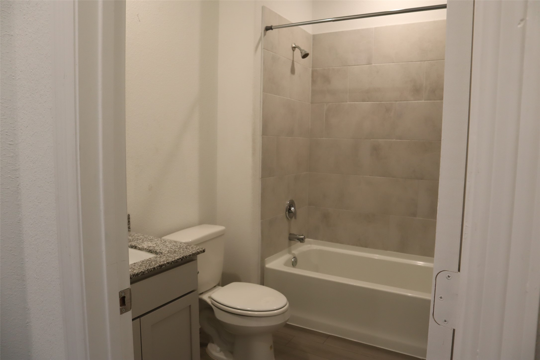5806 Aurora Grns Lane Katy, TX 77493 - Photo 4 of 17 1st floor full bath