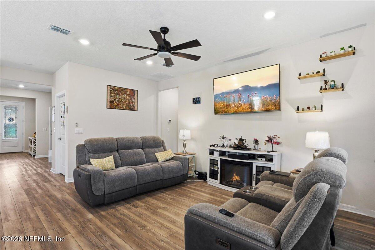 217 Ethereal Square Yulee, FL 32097 - Photo 20 of 69 Living Room (5)