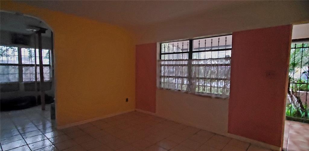 2208 Valencia Road Orlando, FL 32803 - Photo 13 of 45 a view of an empty room with a window