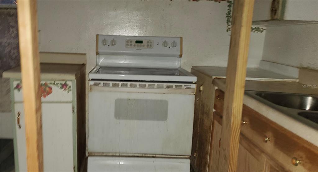 2208 Valencia Road Orlando, FL 32803 - Photo 16 of 45 a view of washer and dryer