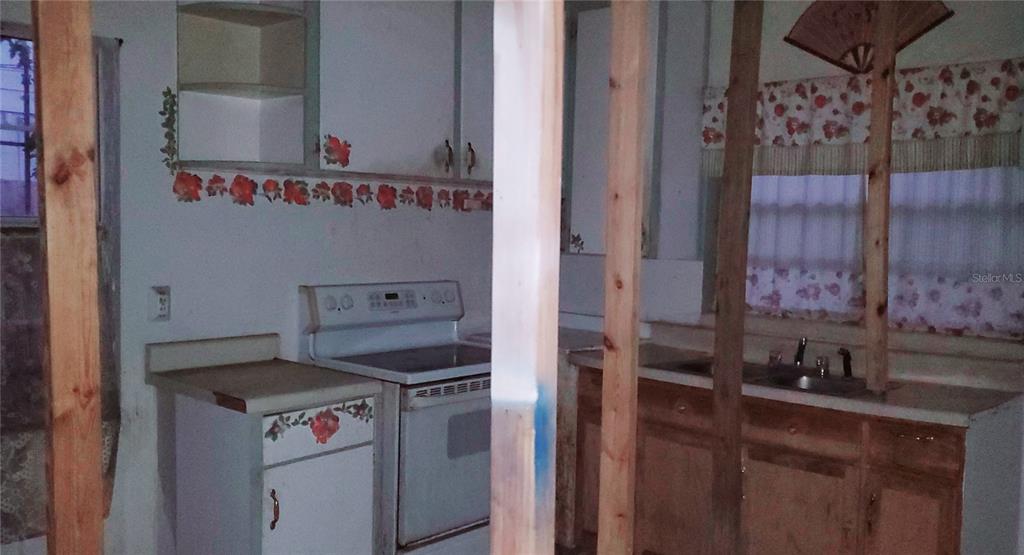 2208 Valencia Road Orlando, FL 32803 - Photo 17 of 45 a utility room with dryer and washer