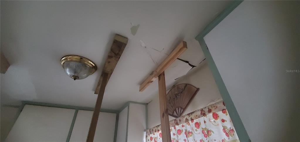 2208 Valencia Road Orlando, FL 32803 - Photo 21 of 45 a view of entryway with a rug and a painting on the wall