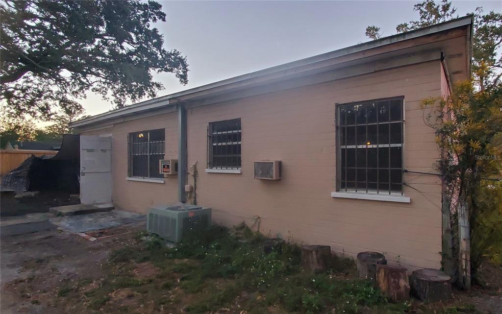 2208 Valencia Road Orlando, FL 32803 - Photo 41 of 45 a front view of a house with a yard