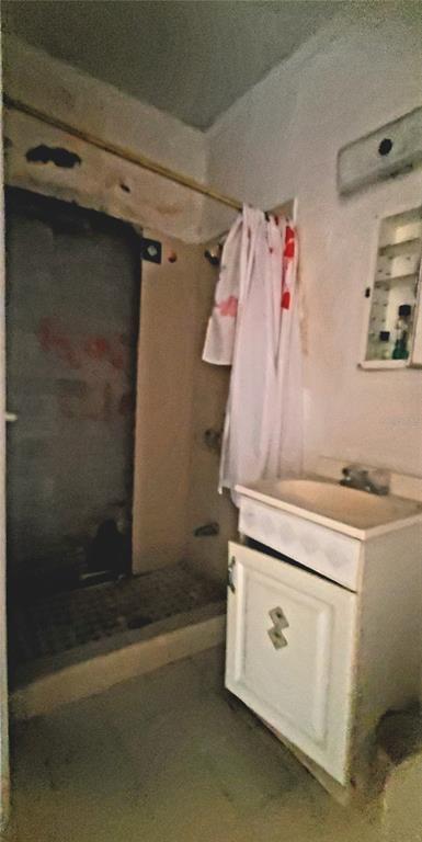 2208 Valencia Road Orlando, FL 32803 - Photo 10 of 45 a utility room with dryer and washer