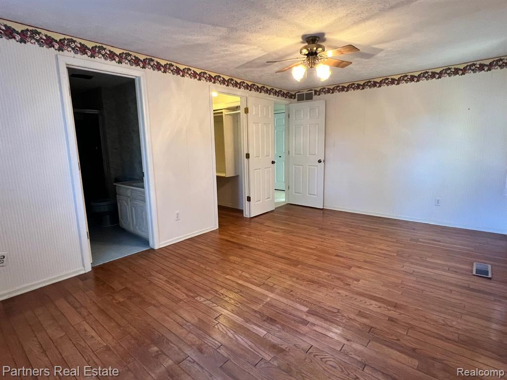 5618 Mountain Road Brighton, MI 48116 - Photo 21 of 53 Gallery Image 21