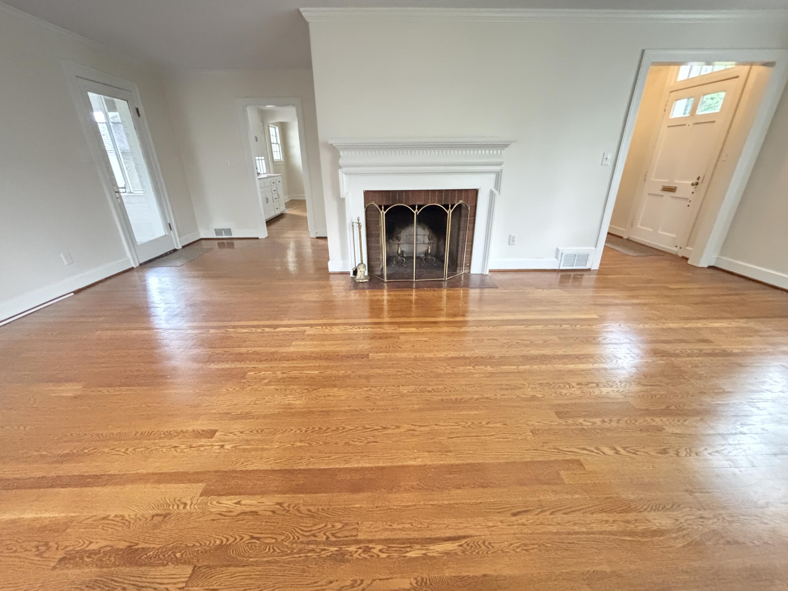 210 Locust Avenue Salem, VA 24153 - Photo 13 of 24 IMG_6033
