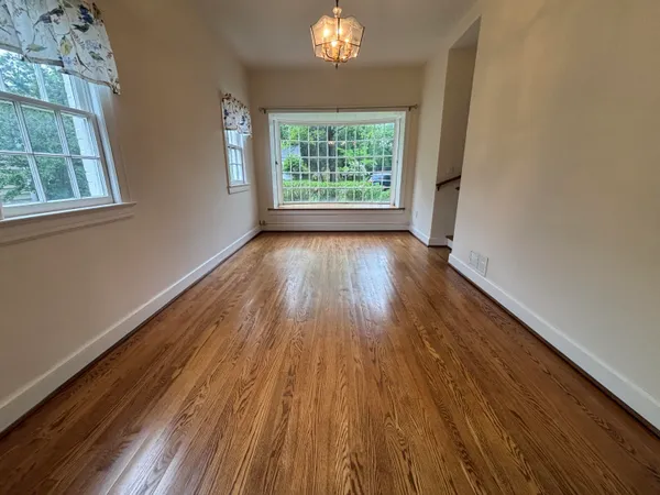 $1,700 | 210 Locust Avenue, Salem, VA 24153