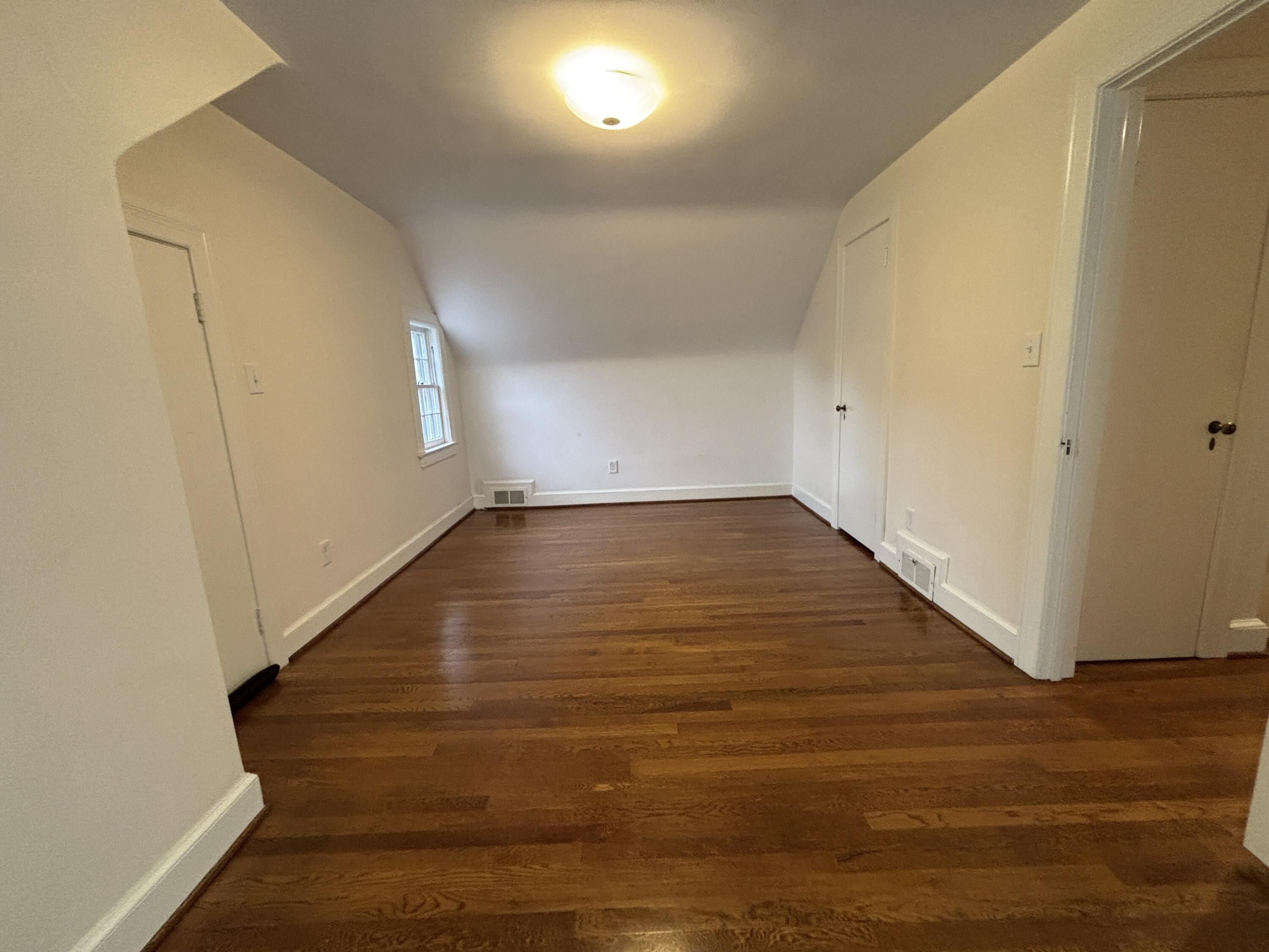210 Locust Avenue Salem, VA 24153 - Photo 22 of 24 IMG_6050