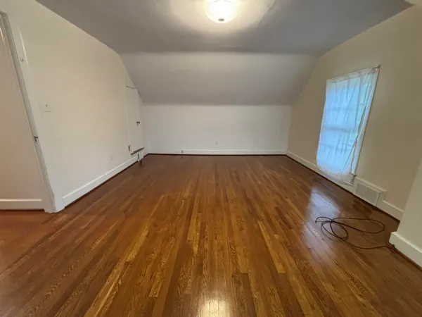 $1,700 | 210 Locust Avenue, Salem, VA 24153