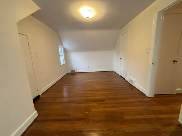 $1,700 | 210 Locust Avenue, Salem, VA 24153
