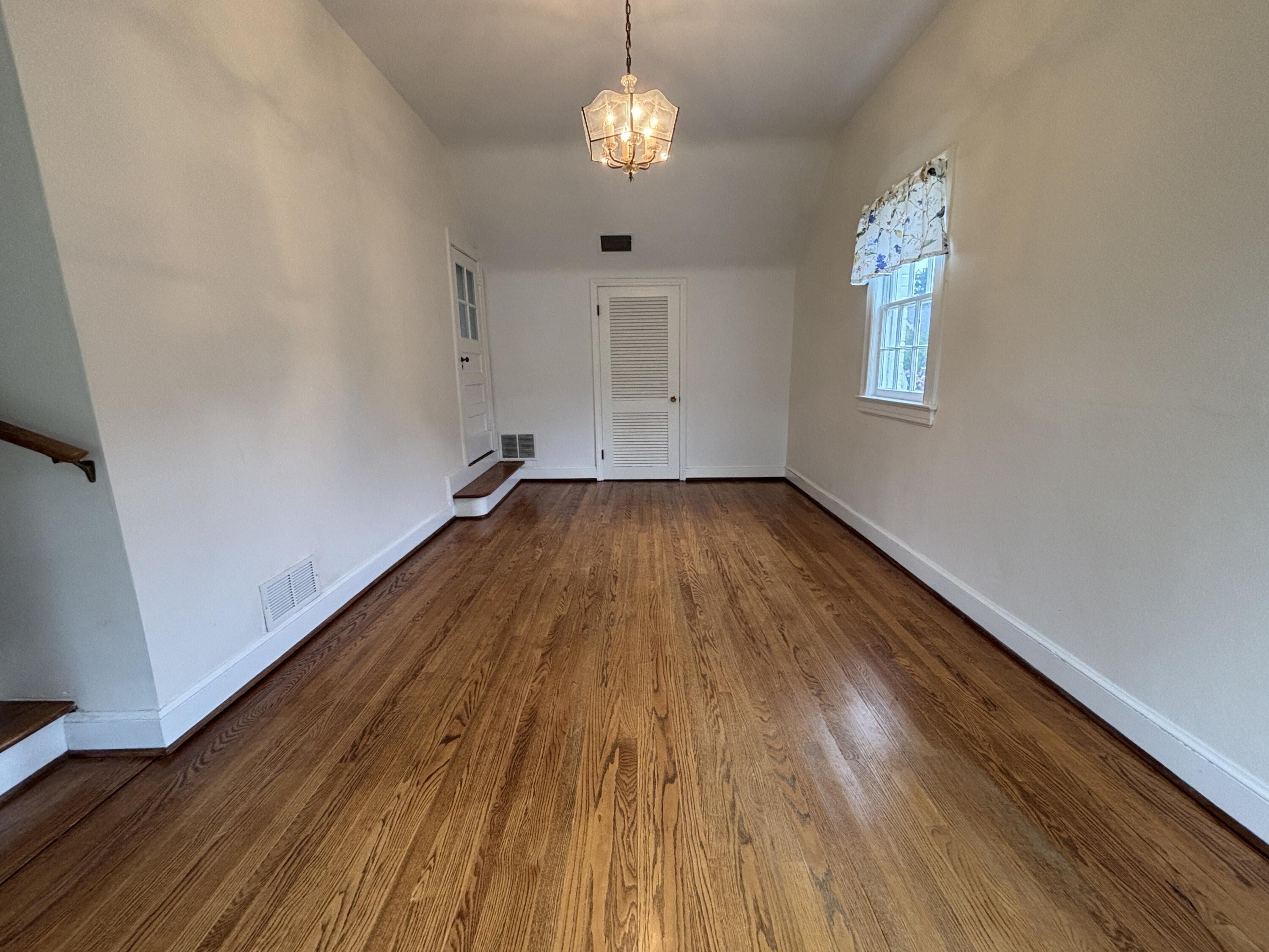 210 Locust Avenue Salem, VA 24153 - Photo 5 of 24 IMG_6038