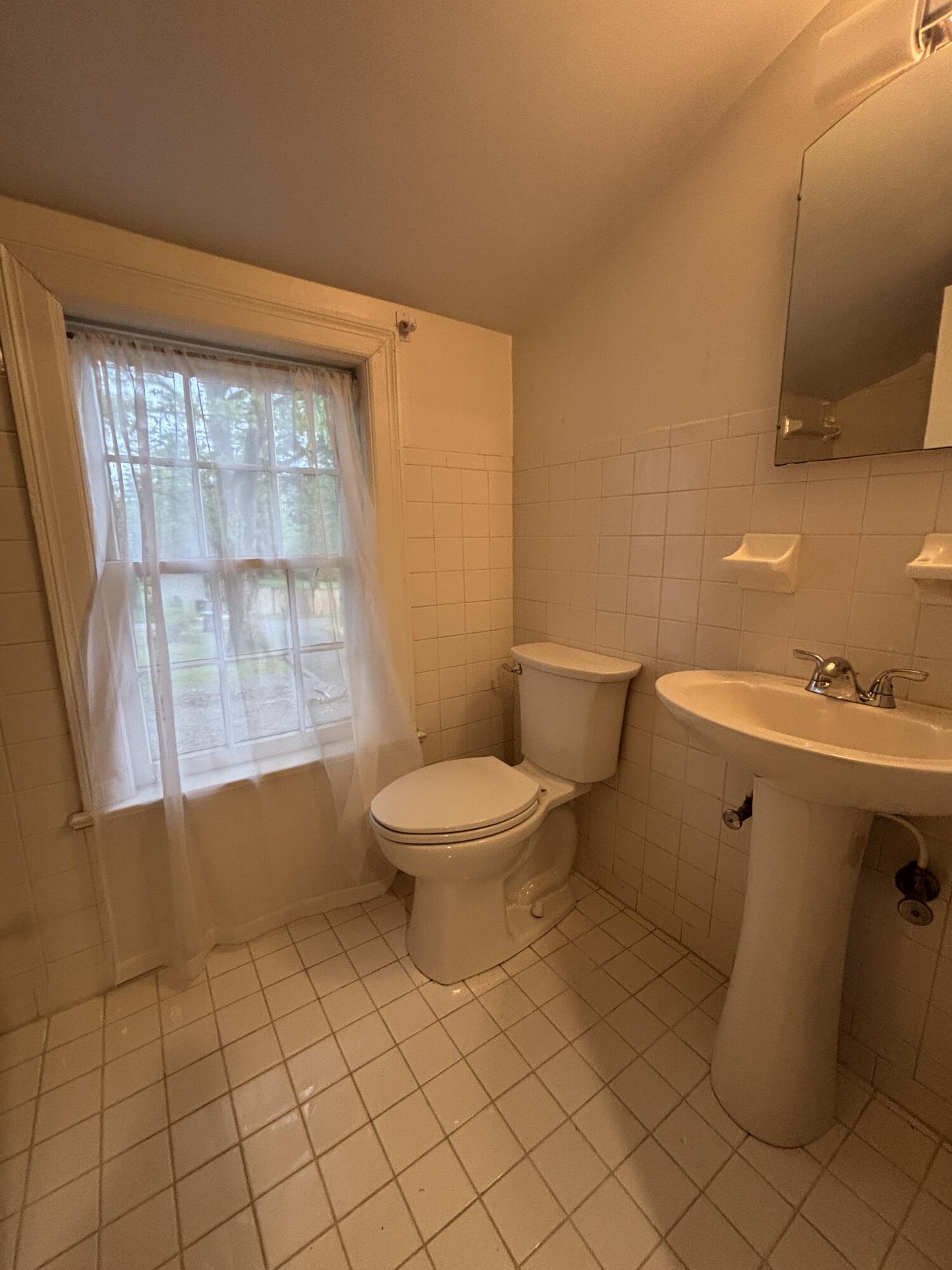210 Locust Avenue Salem, VA 24153 - Photo 6 of 24 IMG_6042