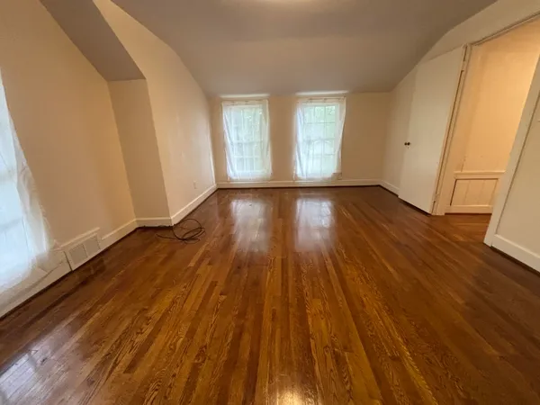$1,700 | 210 Locust Avenue, Salem, VA 24153