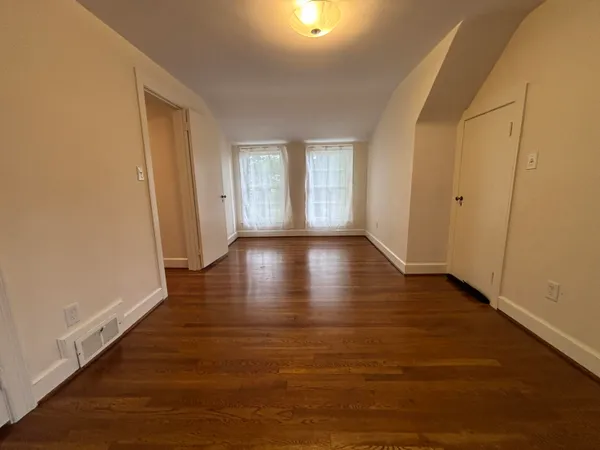 $1,700 | 210 Locust Avenue, Salem, VA 24153