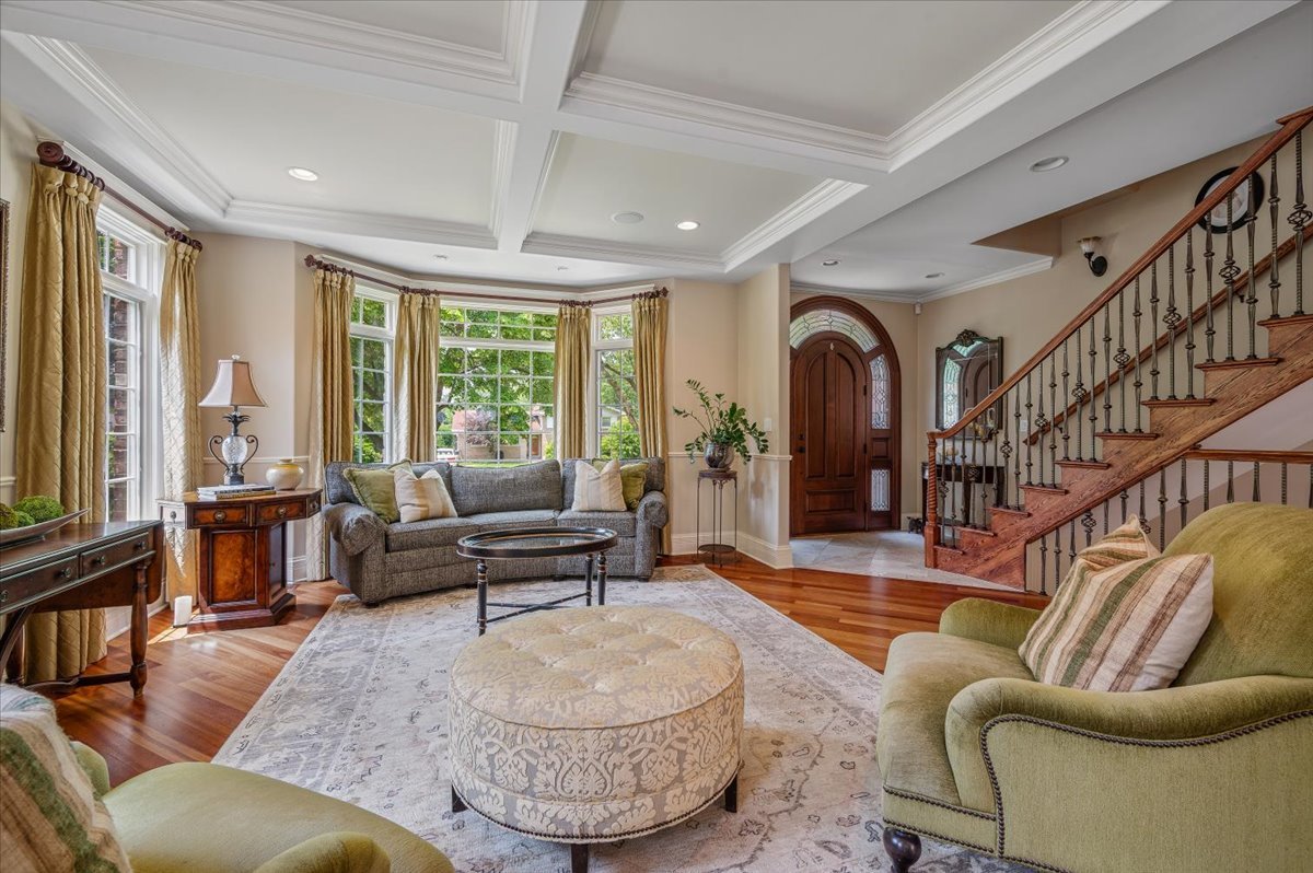 320 Vista Drive Wilmette, IL 60091 - Photo 7 of 63