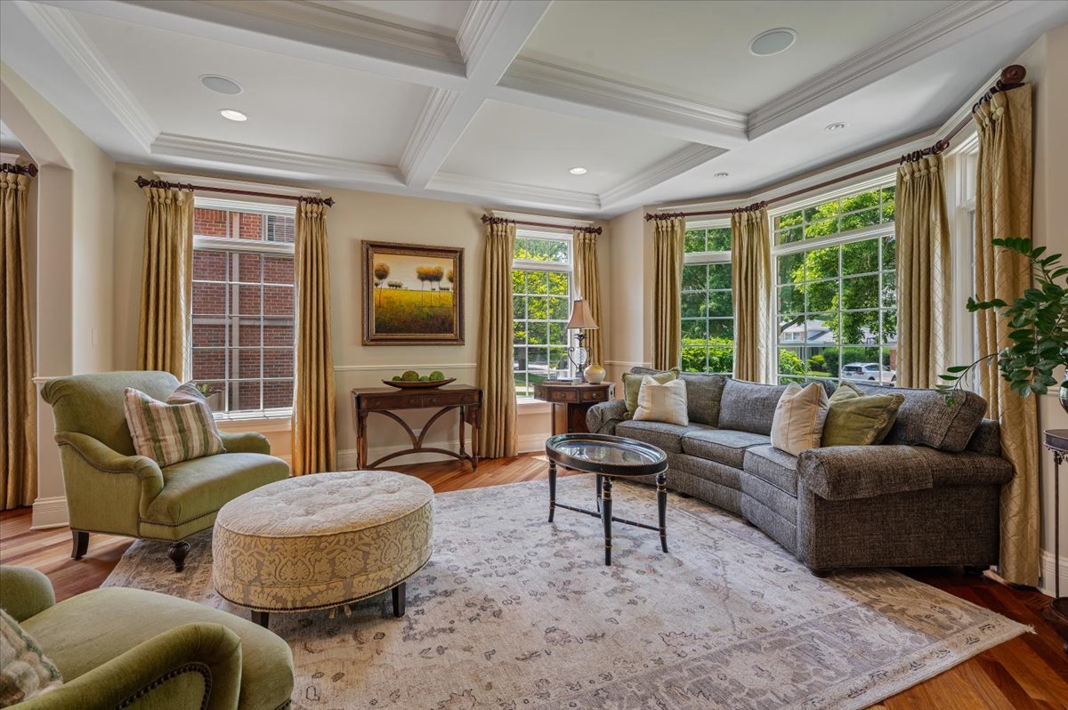 320 Vista Drive Wilmette, IL 60091 - Photo 8 of 63