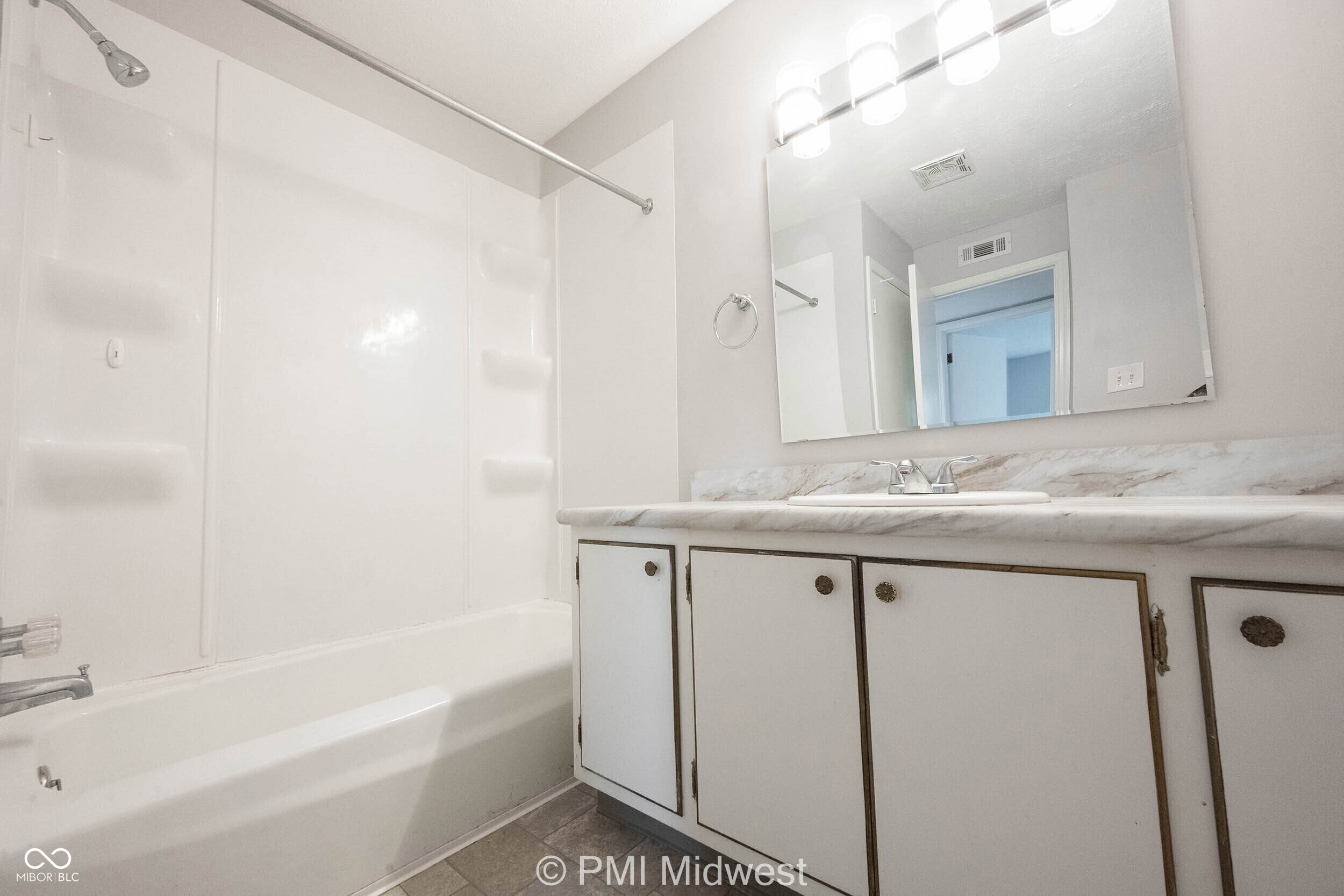 326 Progress Road, Unit B14 Shelbyville, IN 46176 - Photo 15 of 23