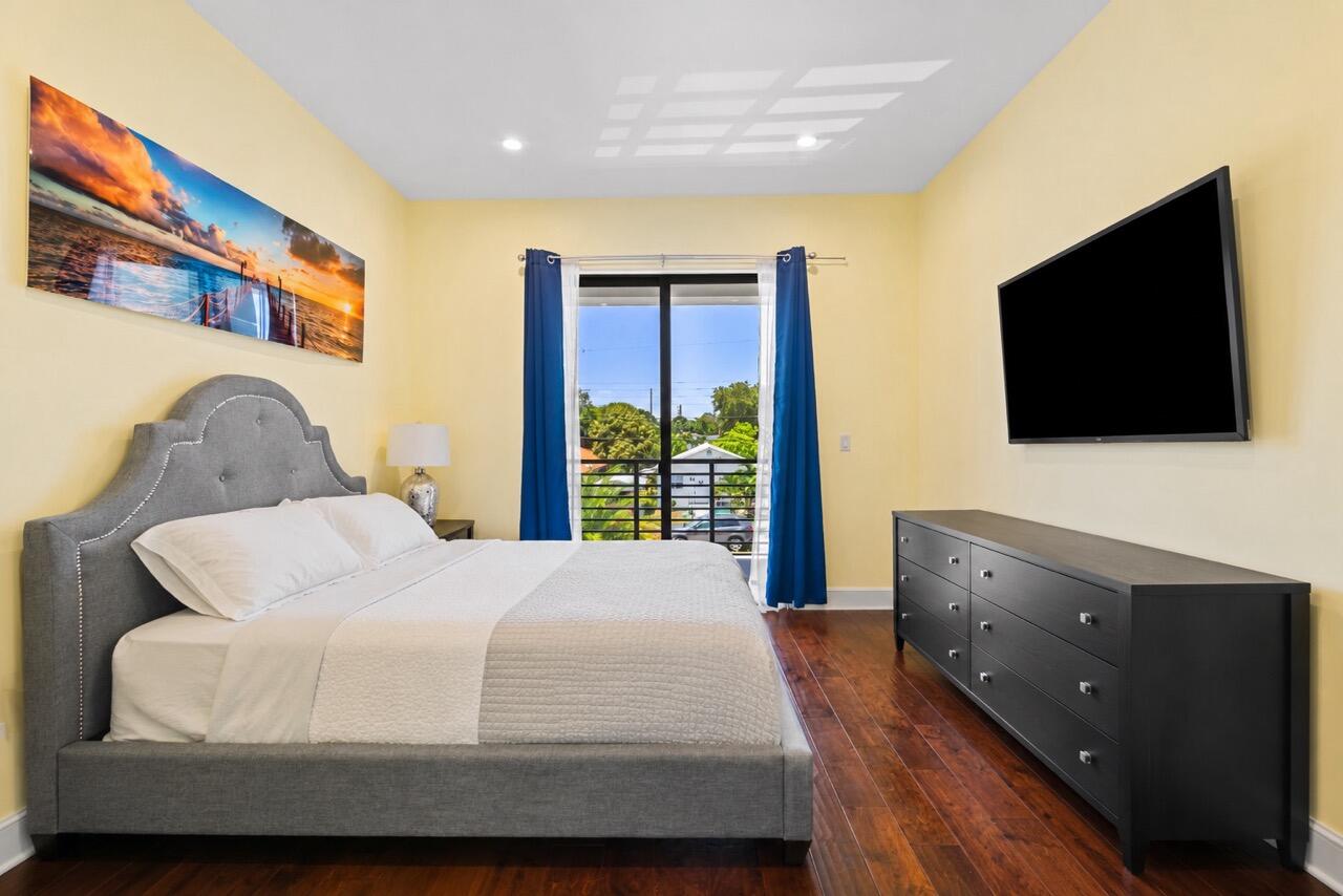 3090 Southwest 17th Street Miami, FL 33145 - Photo 18 of 25 Primary Bedroom Large