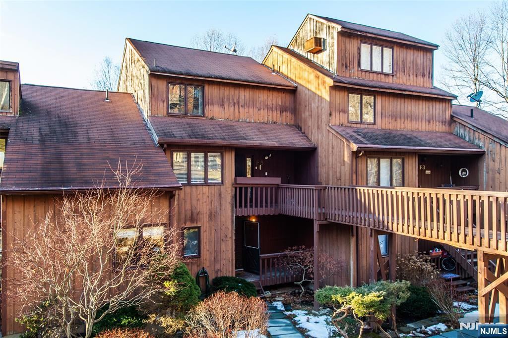 15 Village Way, Unit 5 Vernon, NJ 07462 - Photo 20 of 22 a front view of a house with a garden