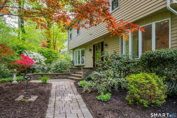 $750,000 | 26 Buckboard Lane, Avon, CT 06001