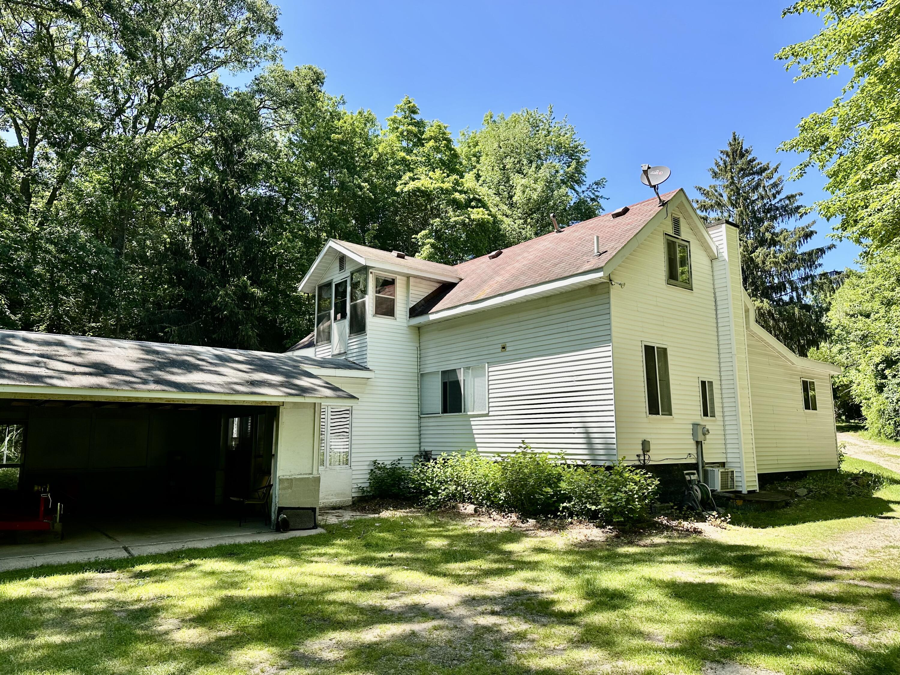 1075 Dykstra Road Muskegon, MI 49445 - Photo 3 of 24 Main house (1075 Dykstra)