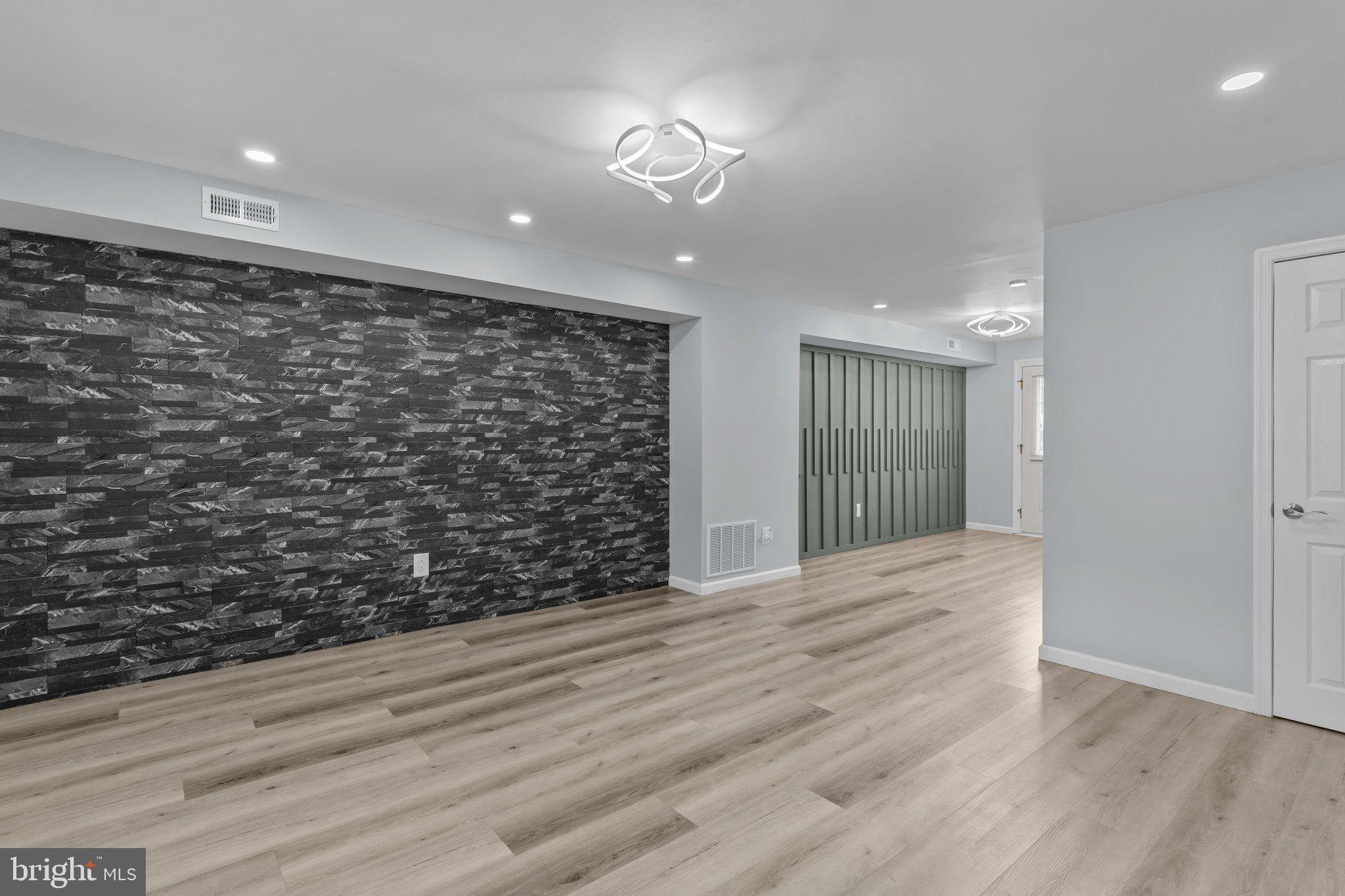 3647 Friar Road Philadelphia, PA 19154 - Photo 4 of 29 Gallery Image 4