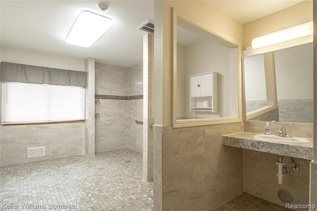 450 Brewer Road Leonard, MI 48367 - Photo 31 of 47