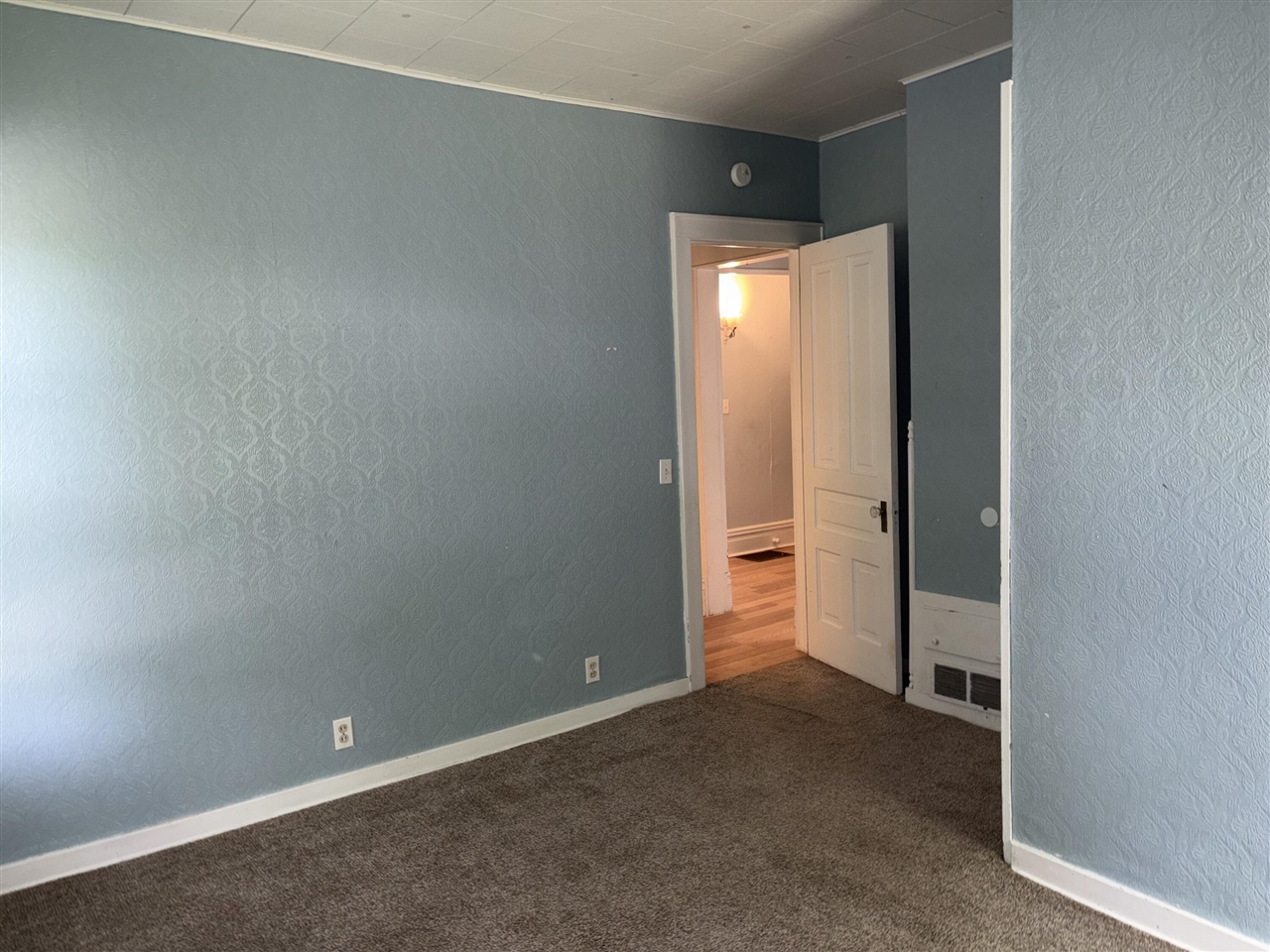1925 Nichols Road Kalamazoo, MI 49006 - Photo 10 of 26