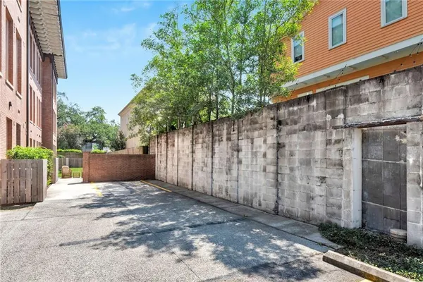 $383,775 | 3601 Camp Street, Unit 307, New Orleans, LA 70115