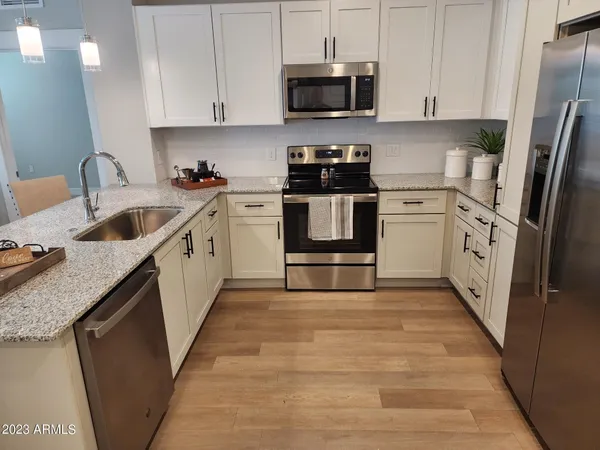 $1,749 | 7460 North Zanjero Boulevard, Unit B2, Glendale, AZ 85305
