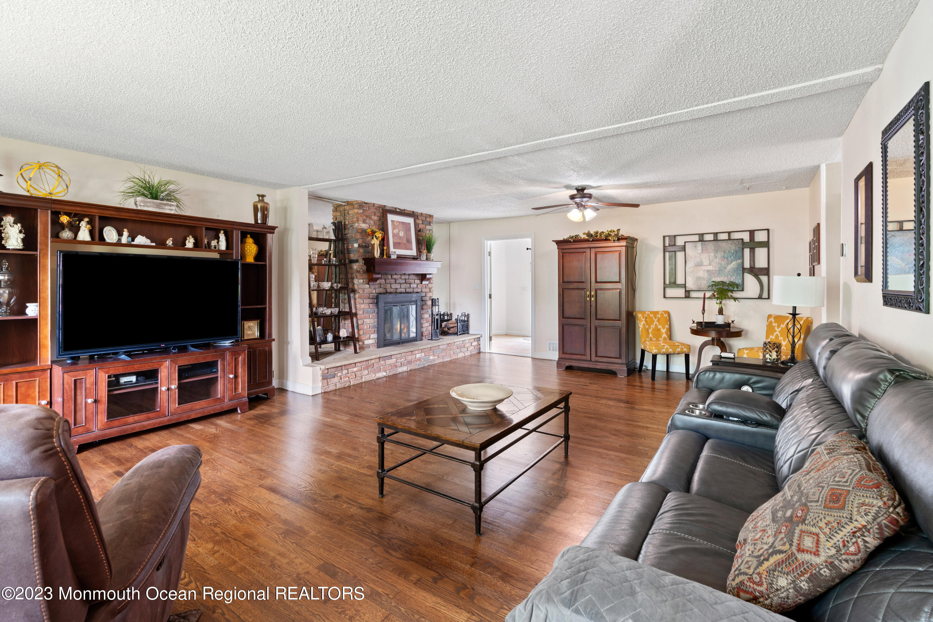 22 Kings Way Freehold, NJ 07728 - Photo 6 of 40 DSC01949